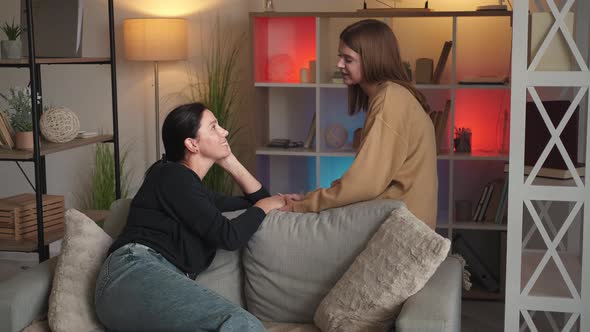 Family Meeting Female Secrets Close Relationship alt