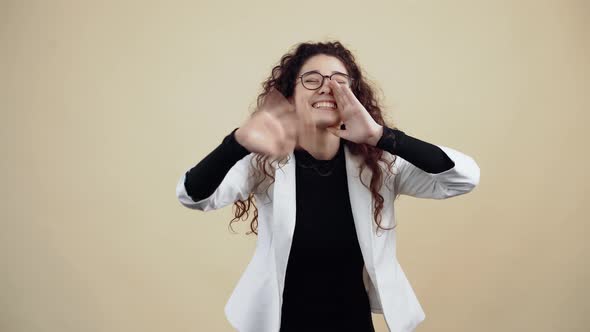 The Cheerful Curlyhaired Young Woman Cried Out in the Distance and Greeted Me with a Friendly Smile alt