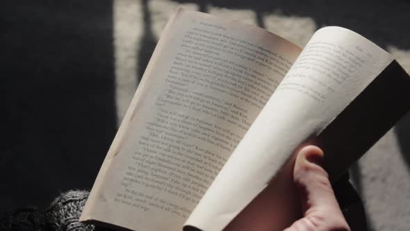 Book pages flipping on a mild and dreamy texture tone and sharp details at a close distance then mov alt