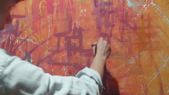 Male Artist Painting Abstract Picture alt