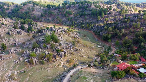 The Magnificent Panoramic View of the Mountain Valley alt