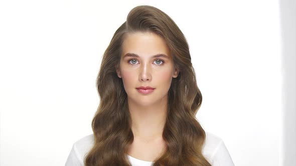 Beautiful Girl with Healthy Wavy Hair Looking To Camera alt