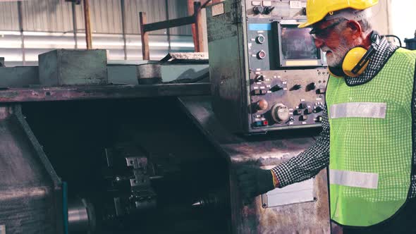 Senior Factory Worker Teach How to Use Machine Equipment in the Factory Workshop alt