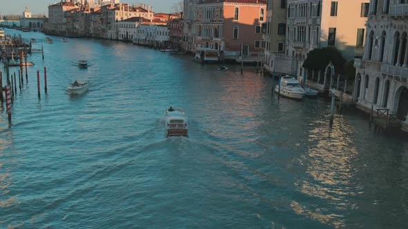 Shot From Behind of a Motorboat Getting Further in the Canal. European Journey, Urban Experience alt