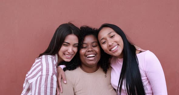 Beautiful young latin girls with different skins colors and bodies having fun together alt