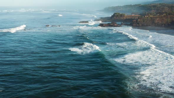 Large waves on a tropical coastline