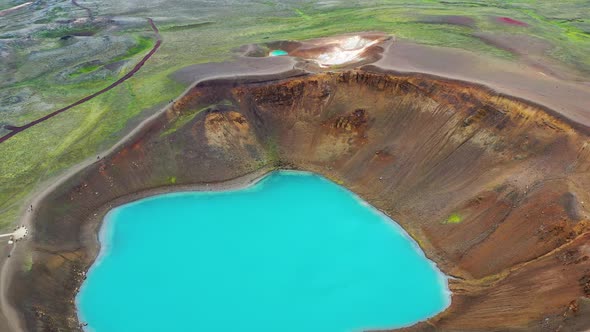 Aerial View on The Iceland. Aerial Landscape Above River in The Geysers Valley. alt