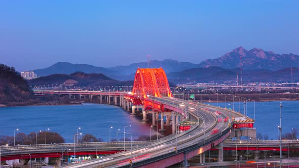 Banghwa Bridge in Seoul, South Korea alt