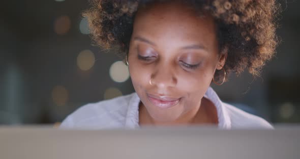 Concentrated Young African Businesswoman Using Laptop in Office alt