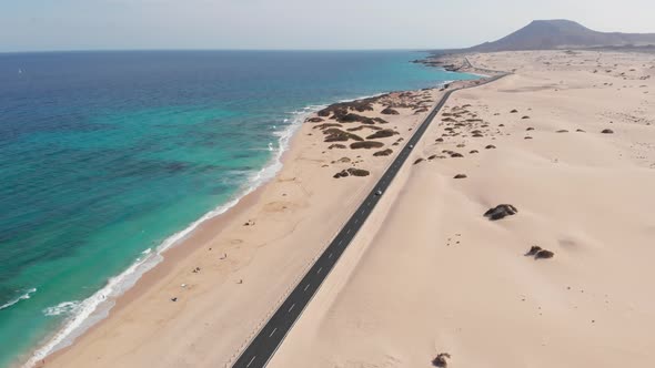 Aerial View Of Road Crossing Corralejo Dunes Natural Park, Fuerteventura alt