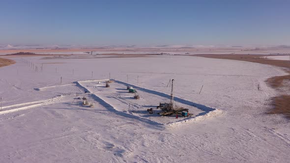 Pump Jack in Vast Oil Fields in Winter alt