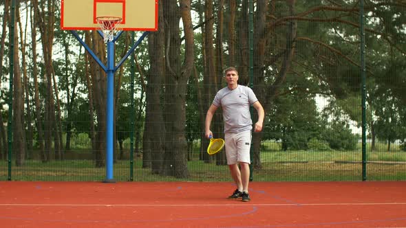 Tennis Player Hitting the Serve To Start a Point alt