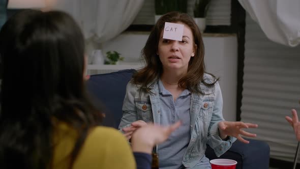 Creative Woman Playing Who i Am with Her Friends with Sticky Papers alt