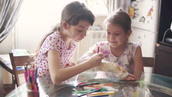 Girl Takes Care of Her Sister with a Broken Arm, the Child Paints a Plastered Arm To His Girlfriend alt