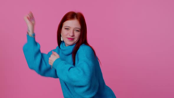 Countdown to Win Celebration Cheerful Girl 20s in Sweater Counting in Reverse Order From Five to One alt