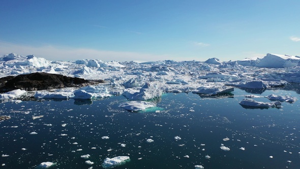 Environment.greenland. Icebergs. Nature And Landscapes Of Greenland 