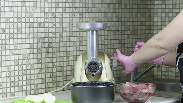 Cooking Minced Meat at Home alt