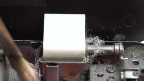 Removing Dust From Moving Laptop Parts Cleaning Laptop Screen Curtains From Dust alt