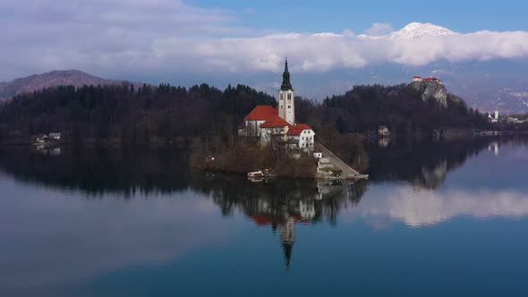 Bled Lake and Marijinega Vnebovzetja Church alt