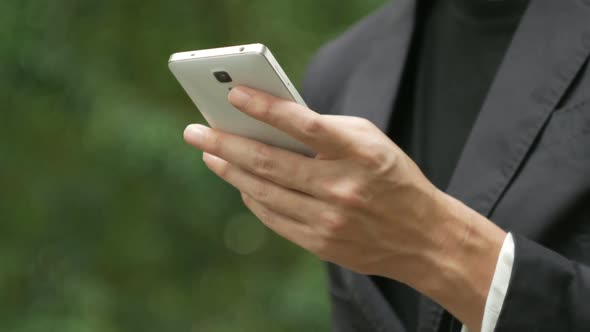 Using Smartphone alt