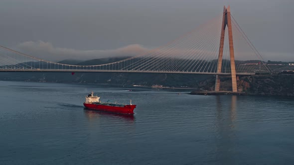 Seascape of Bosporus in Istanbul alt