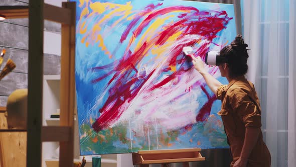 Painting Using Vr Headset alt