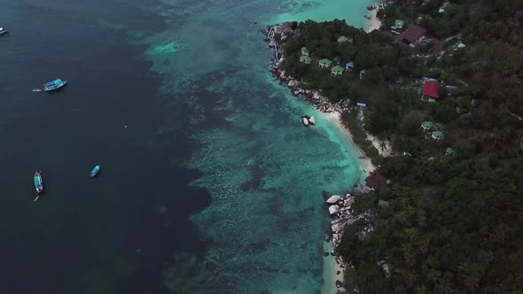 Blue water koh tao shore in Thailand alt