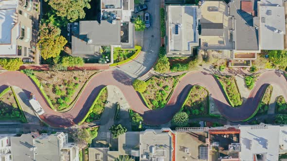 Crooked Street in San Francisco alt