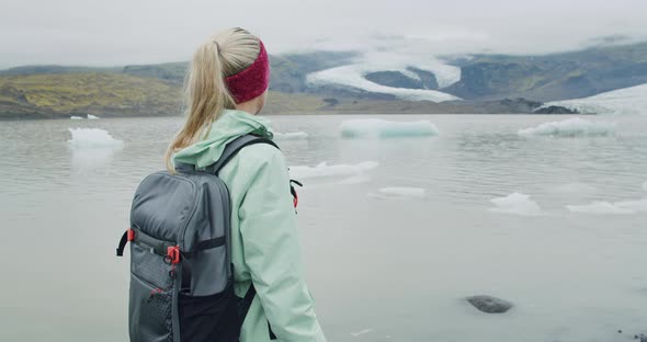Woman Visiting Outdoors Tourist Destination Landmark Attraction Fjallsarlon Glacial Lagoon in alt