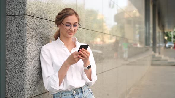 Businesswoman Successful Woman Business Person Standing Outdoor Leaning Shoulder On Wall Corporate alt