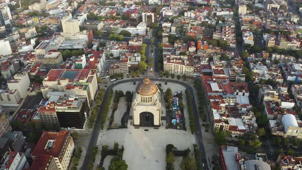 Monument to the Revolution Building in Downtown Mexico City - Aerial alt