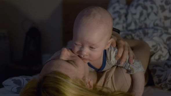 the baby lies on her mother and bites her, her teeth itch