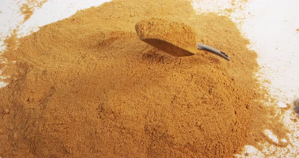 Ginger, Zingiber officinale, Root and Powder against White Background, Slow Motion 4K alt