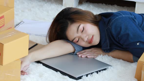 Overwork entrepreneur of Young Asian women working with laptop Online shopping at home alt