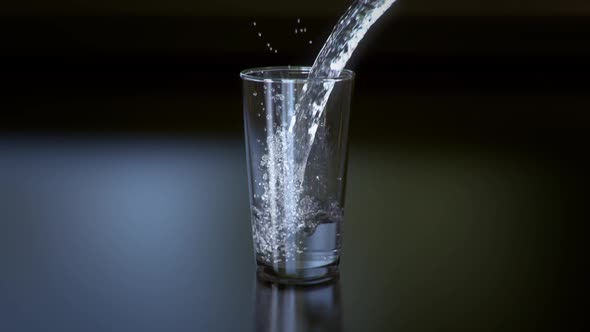 Simulation Pouring Water Into A Glass