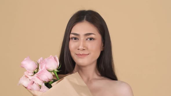 Beauty woman with pink rose alt