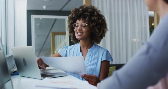 Diverse business colleagues in discussion at a casual meeting in the office alt