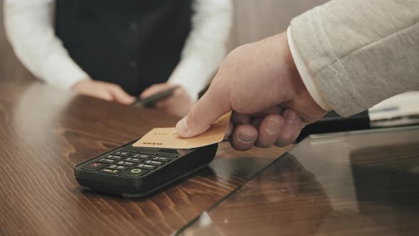 Paying by Credit Card for Hotel alt