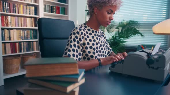 Focused Dark Skin Female Author Using Old Typewriter Creates Interesting Story alt