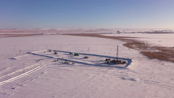 Pump Jack in Vast Oil Fields in Winter alt