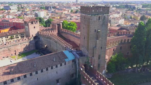 Verona Italy Aerial View of Castelvecchio Bridge (Ponte Di Castelvecchio) and Castelvecchio Castle alt