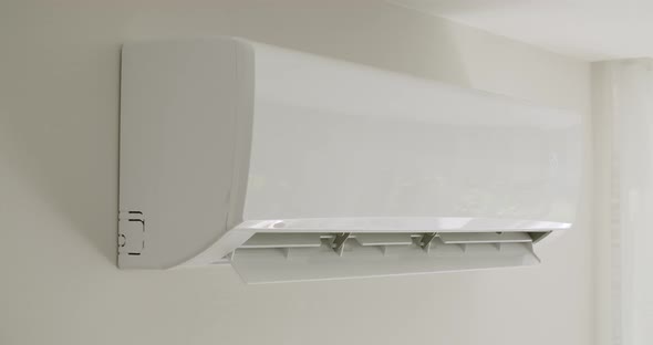 Operating Air Conditioner  alt