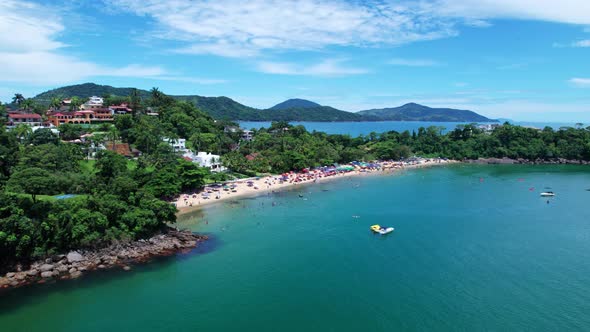 Aerial view towards Perenque-Mirim beach, tropical sandy beach crowded with tourists, Ubatuba, Brazi alt