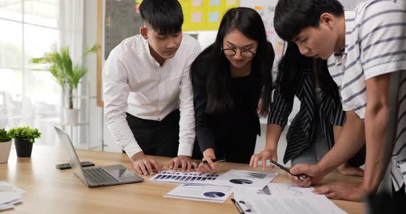 Businesspeople pointing and explaining the information alt