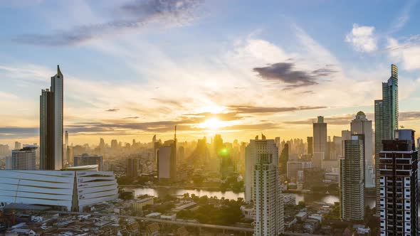 Sun rise over Bangkok business district city center and Chao Phraya river, night to day - Time Lapse