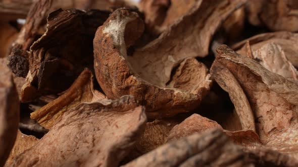 Dried Porcini Mushrooms 56 alt