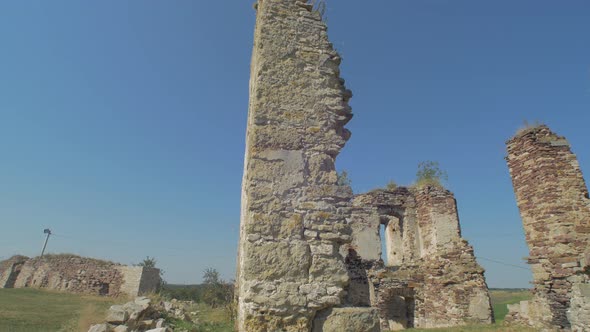 Damaged stone walls alt