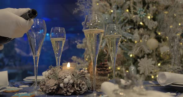 Dining table prepared for Christmas dinner, with a Christmas tree alt