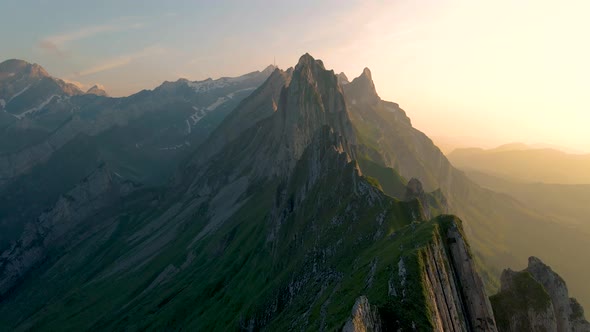 Schaefler Altenalptuerme Mountain Ridge Swiss Alpstein Appenzell Innerrhoden Switzerlandsteep Ridge alt