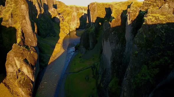 Fjadrargljufur Canyon Iceland alt